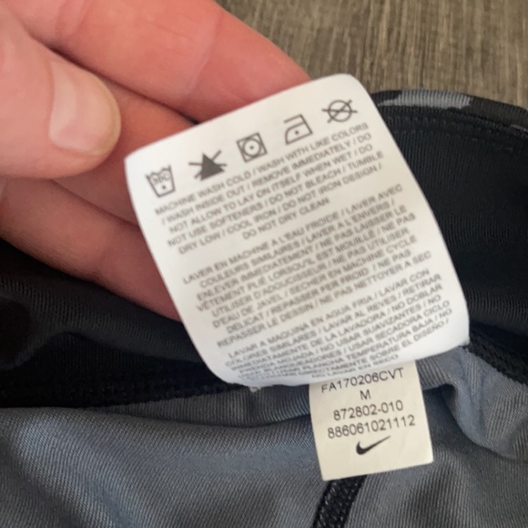 3/$20- EUC Nike dri-fit Capri - Picture 6 of 12